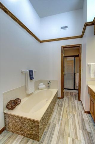 236 SW Raintree Drive, Lee's Summit, MO 64082