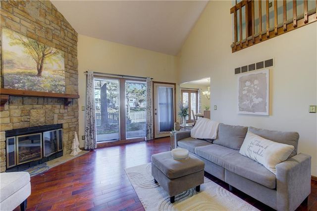 236 SW Raintree Drive, Lee's Summit, MO 64082