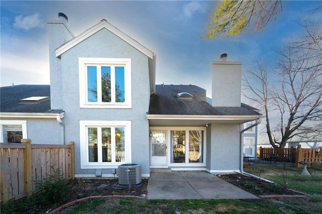 236 SW Raintree Drive, Lee's Summit, MO 64082