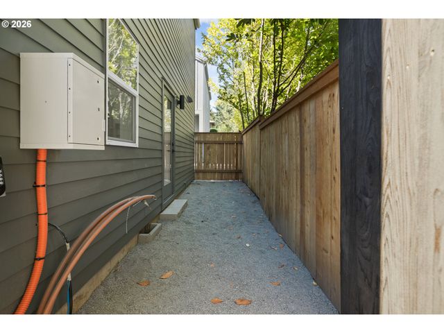 3817 Sw POMONA St, Portland, OR 97219