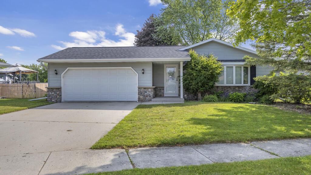 1723 Hilltop DRIVE, Sheboygan, WI 53081