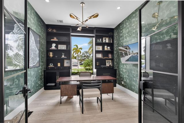 824 Shore Drive, North Palm Beach, FL 33408