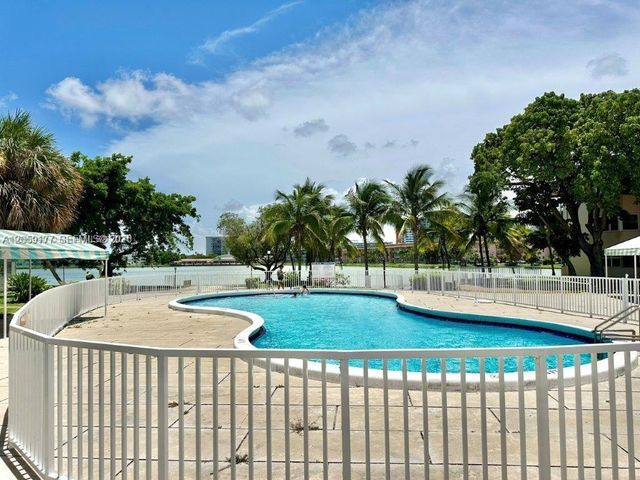 19001 NE 14th Avenue 121, Miami, FL 33179