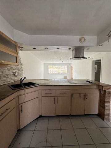 19001 NE 14th Avenue 121, Miami, FL 33179