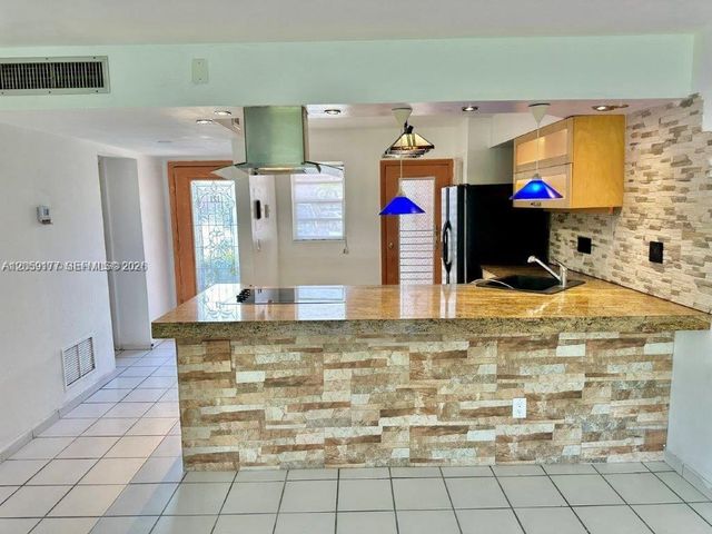19001 NE 14th Avenue 121, Miami, FL 33179