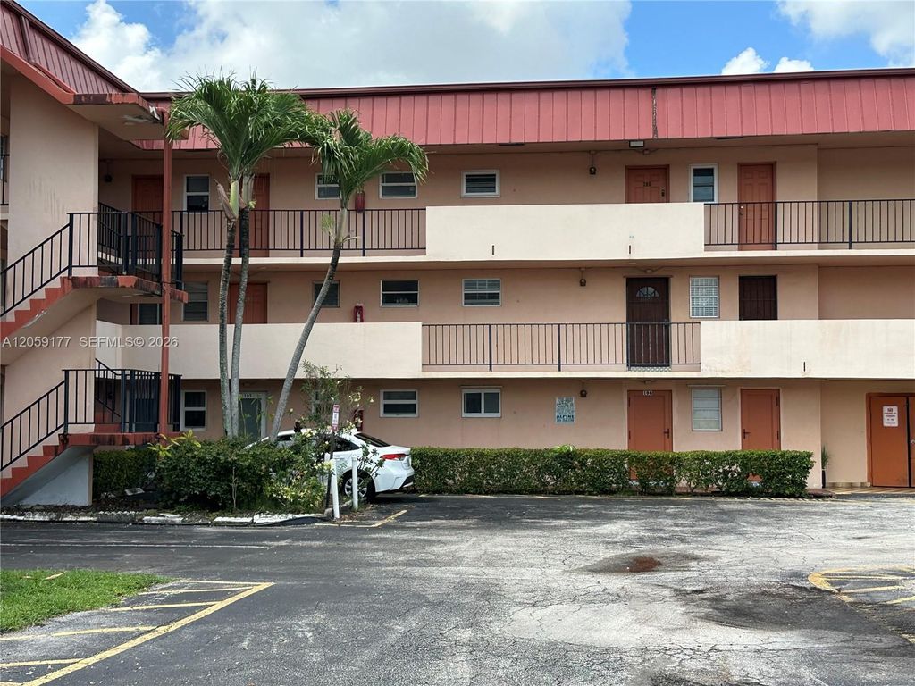 19001 NE 14th Avenue 121, Miami, FL 33179