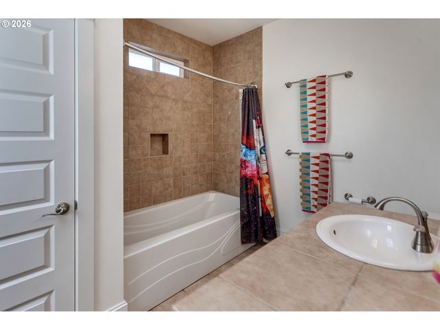 7734 N FOWLER Ave, Portland, OR 97217