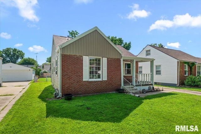 2212 S Pasfield Street, Springfield, IL 62704