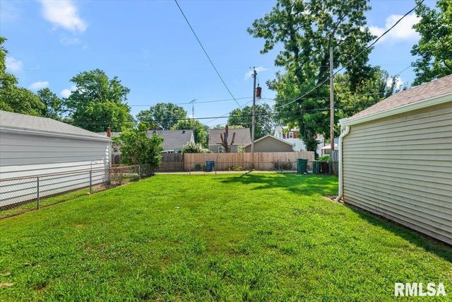 2212 S Pasfield Street, Springfield, IL 62704