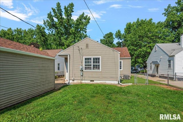 2212 S Pasfield Street, Springfield, IL 62704