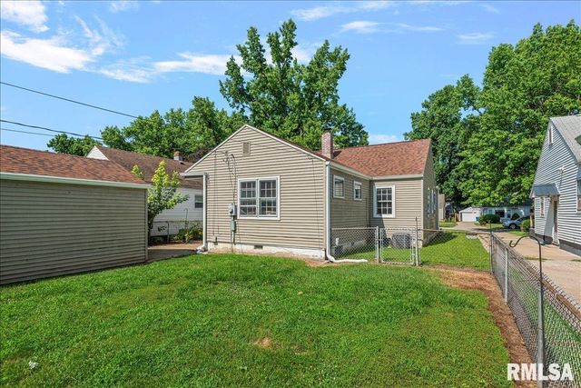2212 S Pasfield Street, Springfield, IL 62704