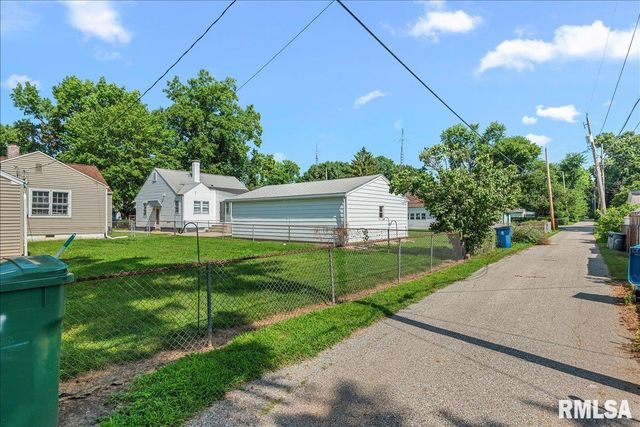 2212 S Pasfield Street, Springfield, IL 62704