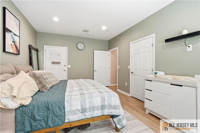26 Forest Drive 26, Piscataway, NJ 08854