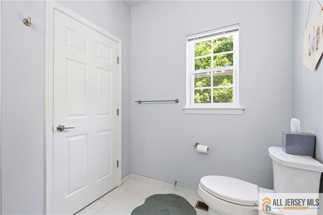 26 Forest Drive 26, Piscataway, NJ 08854