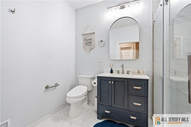 26 Forest Drive 26, Piscataway, NJ 08854