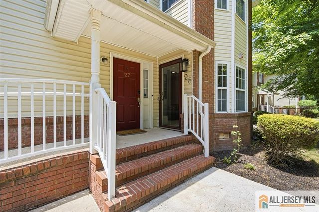 26 Forest Drive 26, Piscataway, NJ 08854