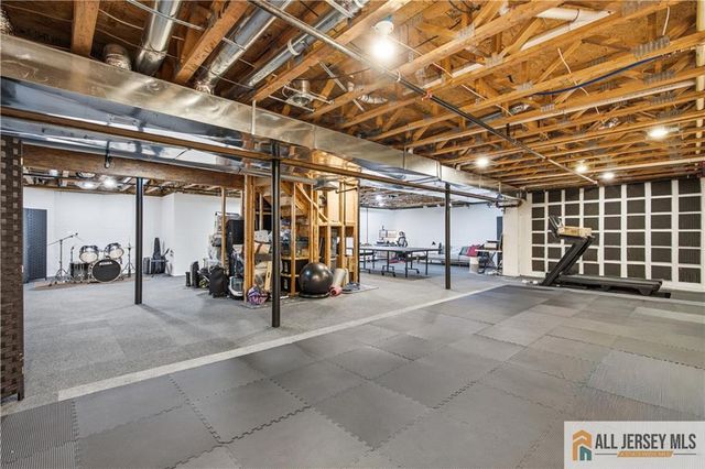26 Forest Drive 26, Piscataway, NJ 08854
