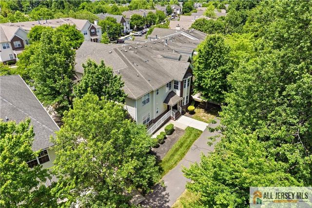 26 Forest Drive 26, Piscataway, NJ 08854