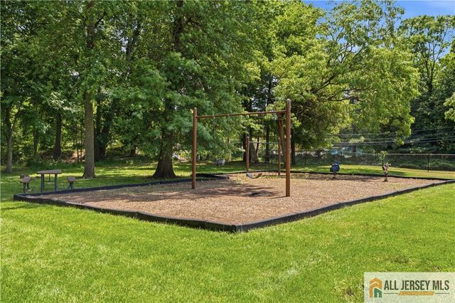 26 Forest Drive 26, Piscataway, NJ 08854