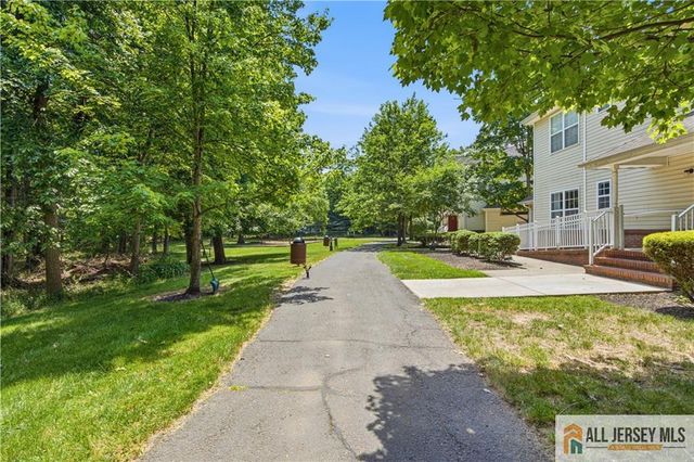 26 Forest Drive 26, Piscataway, NJ 08854