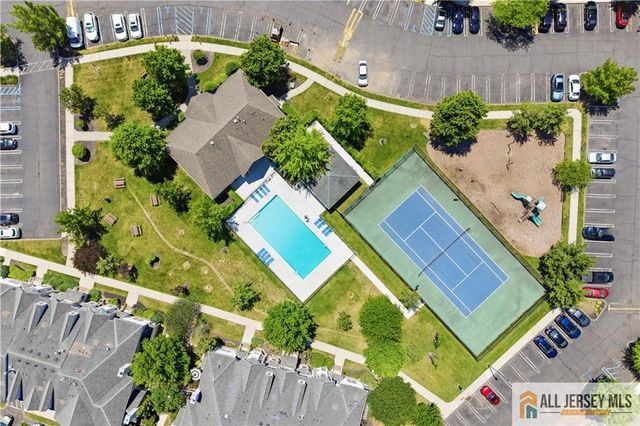 26 Forest Drive 26, Piscataway, NJ 08854