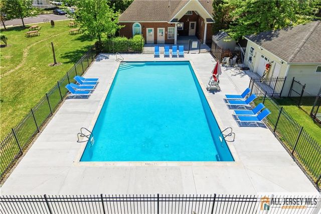 26 Forest Drive 26, Piscataway, NJ 08854