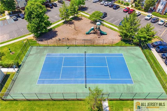 26 Forest Drive 26, Piscataway, NJ 08854