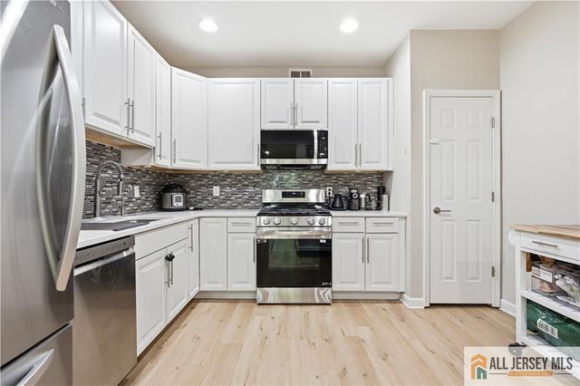 26 Forest Drive 26, Piscataway, NJ 08854