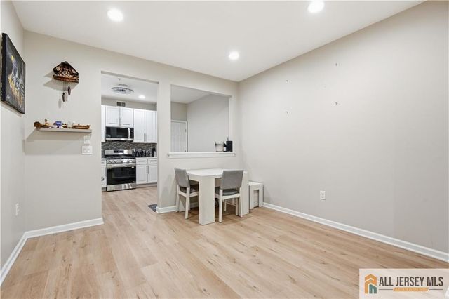26 Forest Drive 26, Piscataway, NJ 08854