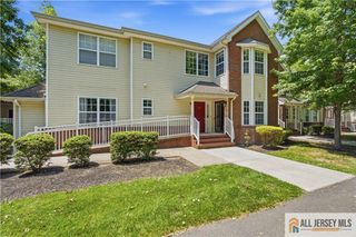 26 Forest Drive 26, Piscataway, NJ 08854