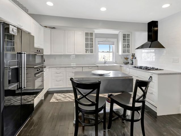 9 C St, Hull, MA 02045