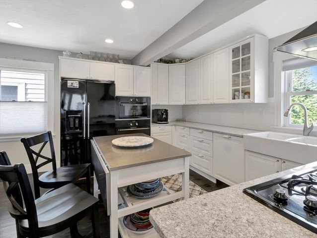 9 C St, Hull, MA 02045