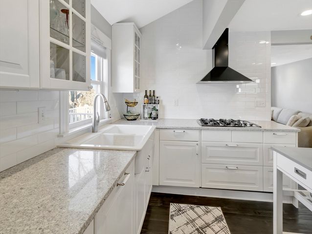 9 C St, Hull, MA 02045