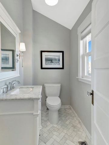 9 C St, Hull, MA 02045