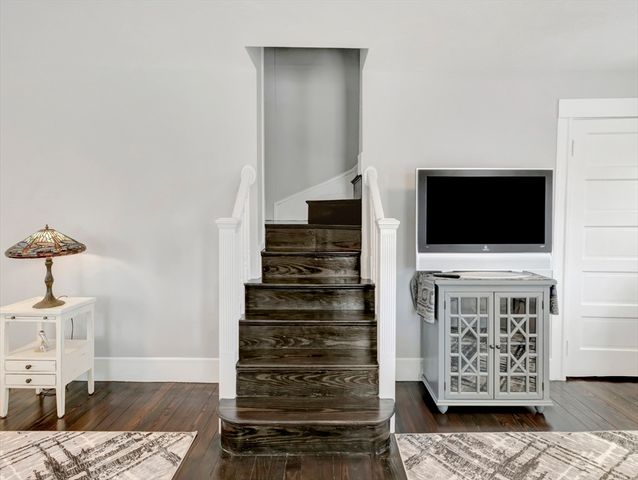 9 C St, Hull, MA 02045