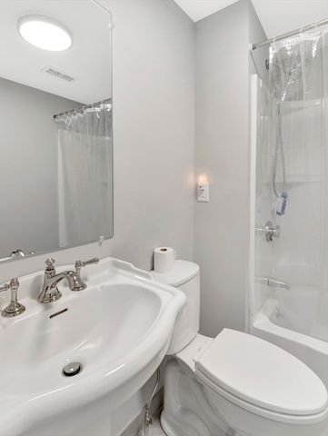 9 C St, Hull, MA 02045