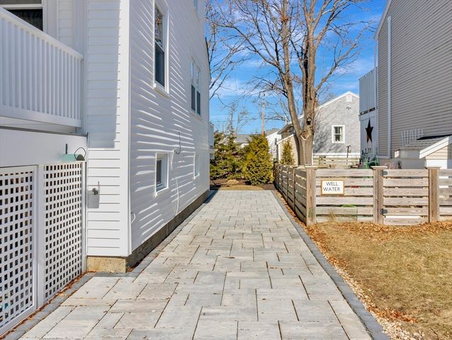 9 C St, Hull, MA 02045