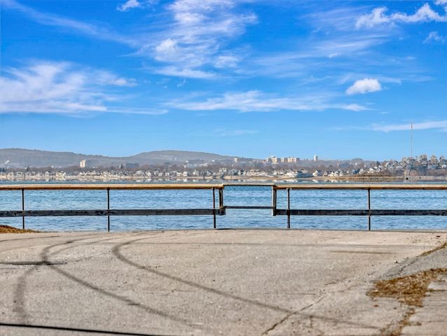 9 C St, Hull, MA 02045