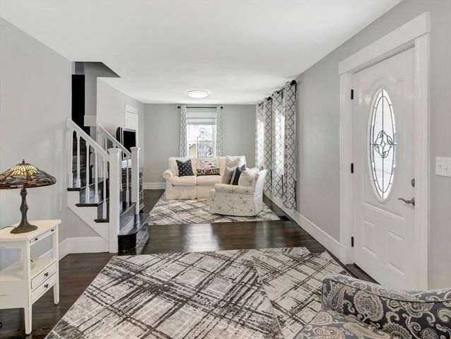 9 C St, Hull, MA 02045