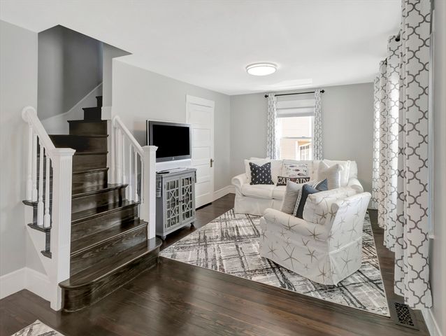 9 C St, Hull, MA 02045