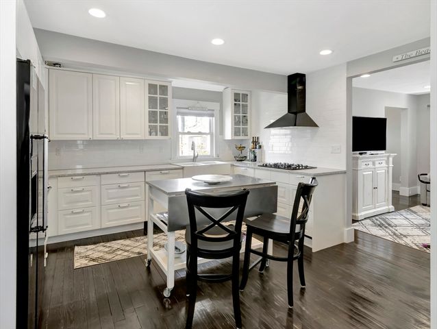 9 C St, Hull, MA 02045