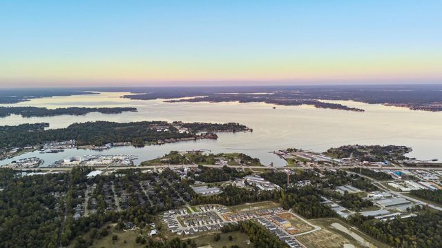 7349 Washington Avenue, Montgomery, TX 77316