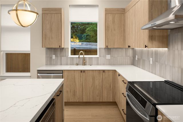 8409 NE 137th Street, Kirkland, WA 98034