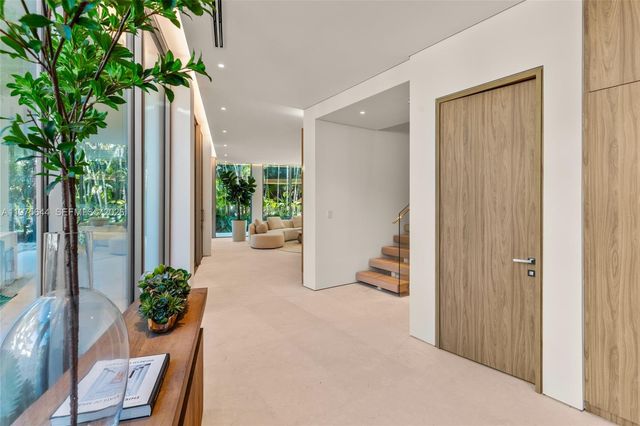 1616 Onaway Dr, Miami, FL 33133