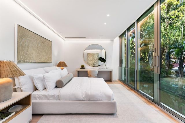 1616 Onaway Dr, Miami, FL 33133