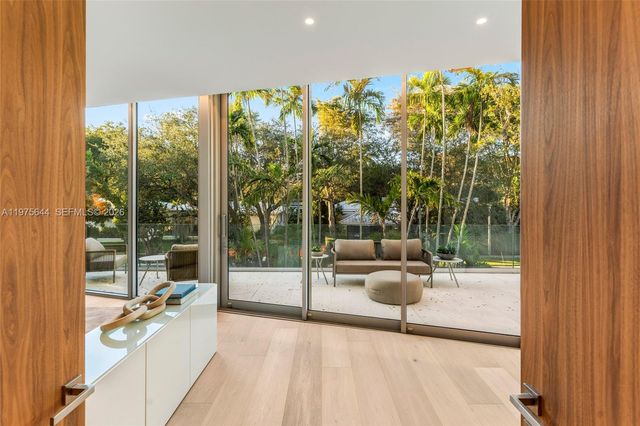 1616 Onaway Dr, Miami, FL 33133