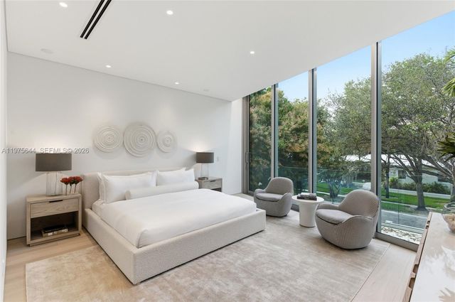 1616 Onaway Dr, Miami, FL 33133