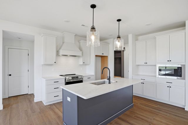 7316 W GOLDEN WILLOW DR, Columbia, MO 65202