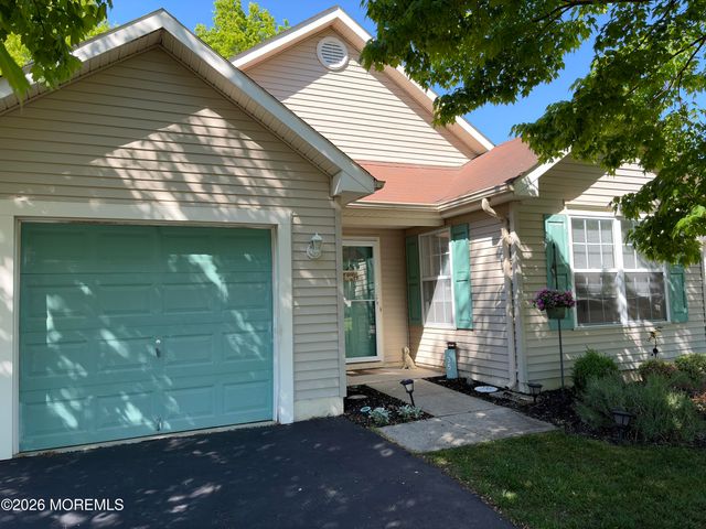 35 Meadows Lane, Whiting, NJ 08759