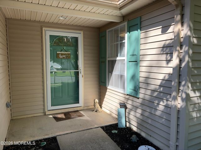 35 Meadows Lane, Whiting, NJ 08759